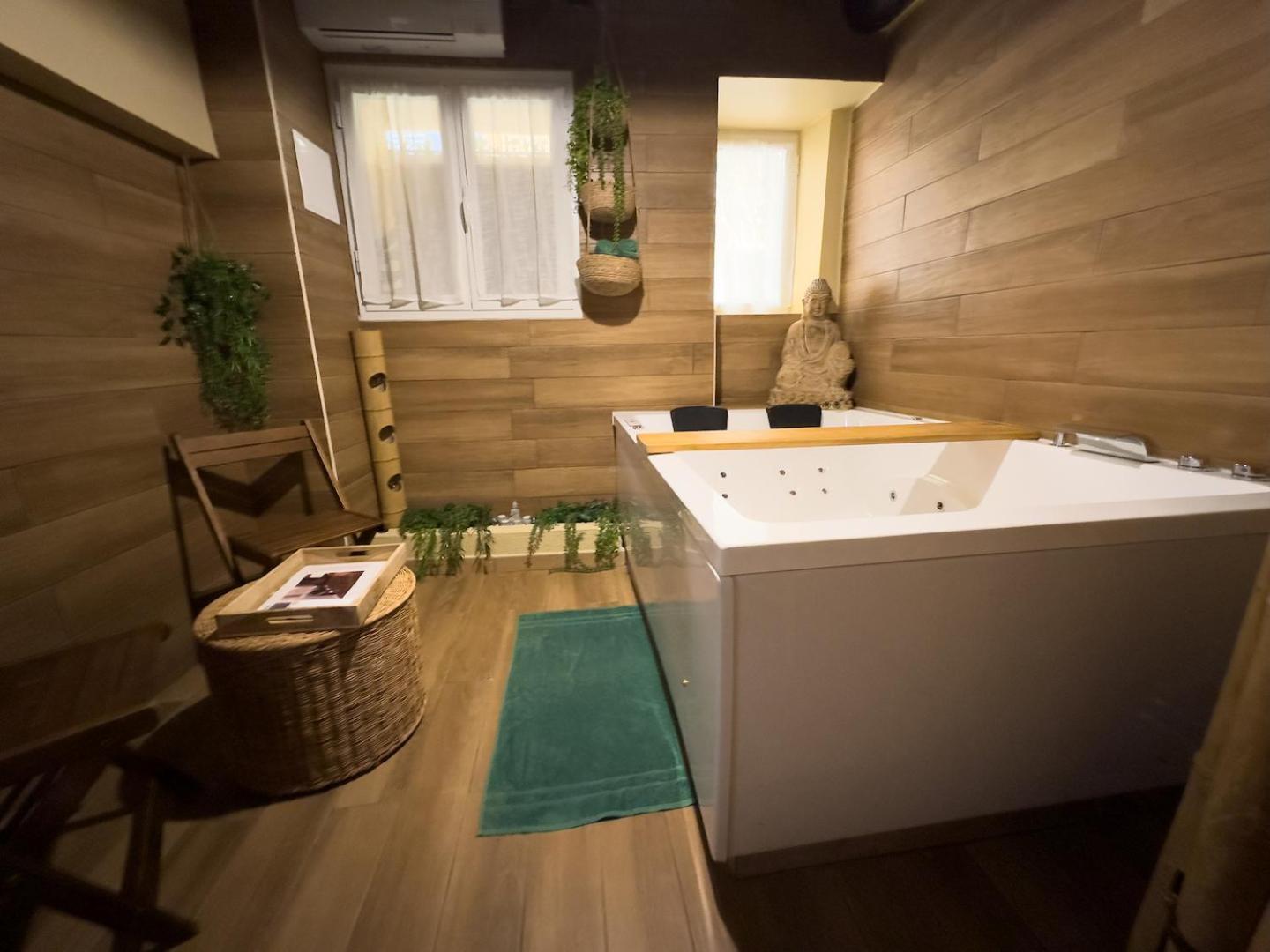 Апартаменты Le Balneo Jacuzzi Vieil Antibes Safranier Экстерьер фото